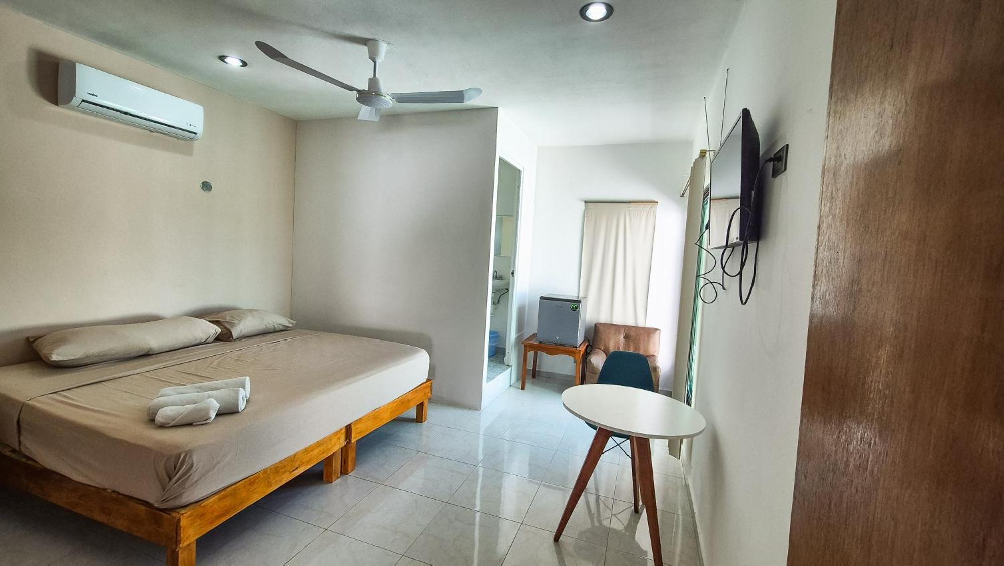 Hotel Monserrat Merida Bagian luar foto