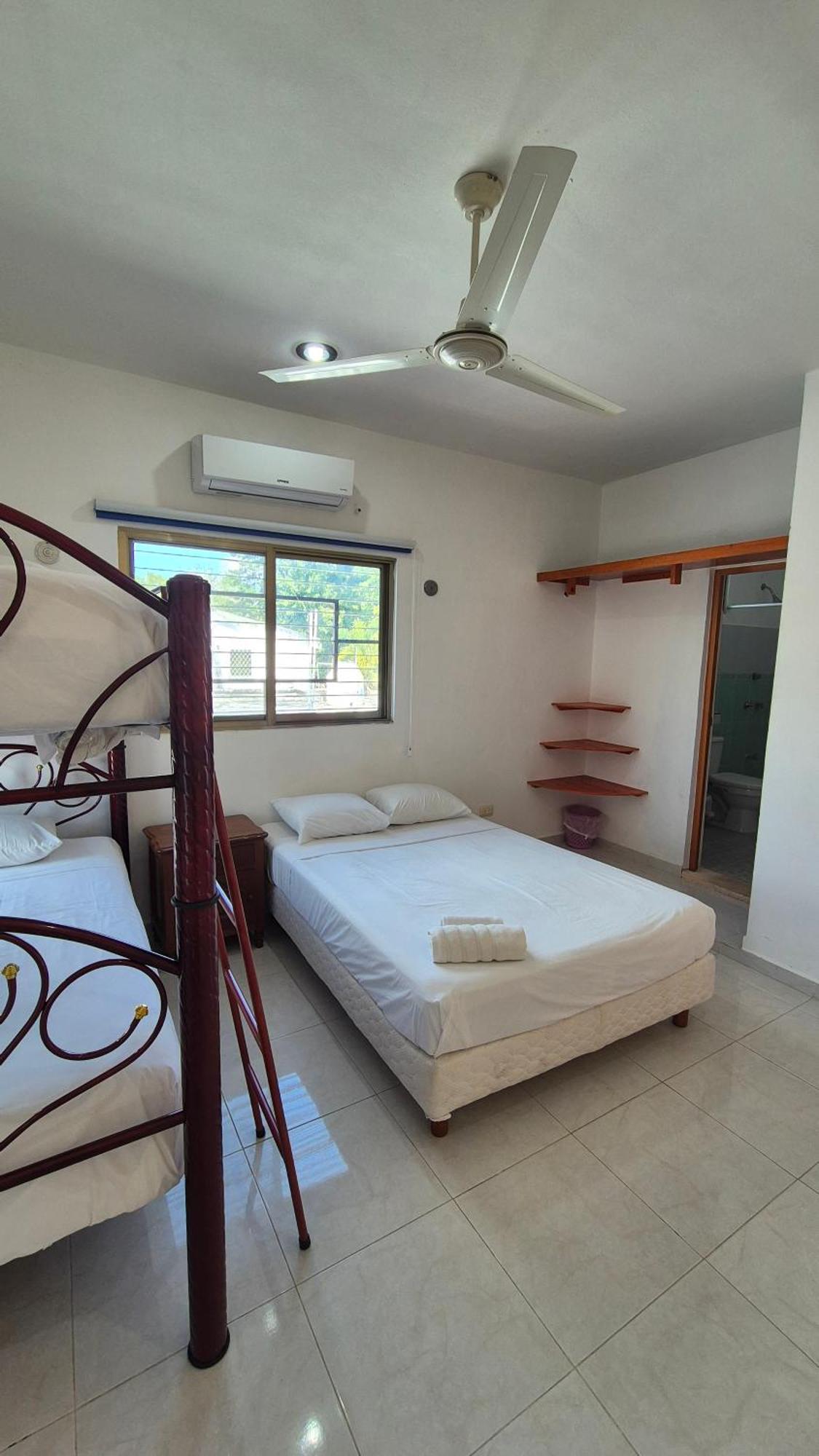 Hotel Monserrat Merida Bagian luar foto