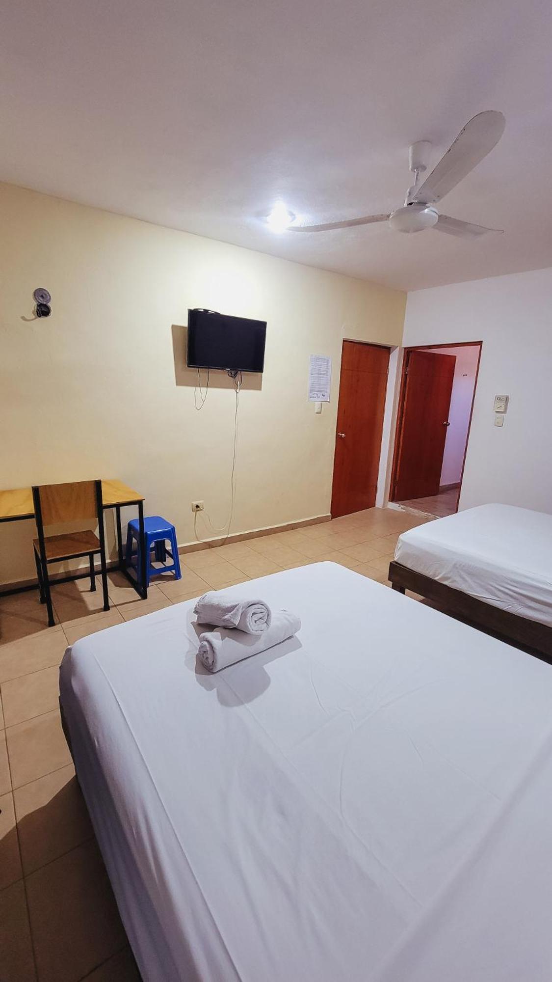 Hotel Monserrat Merida Bagian luar foto
