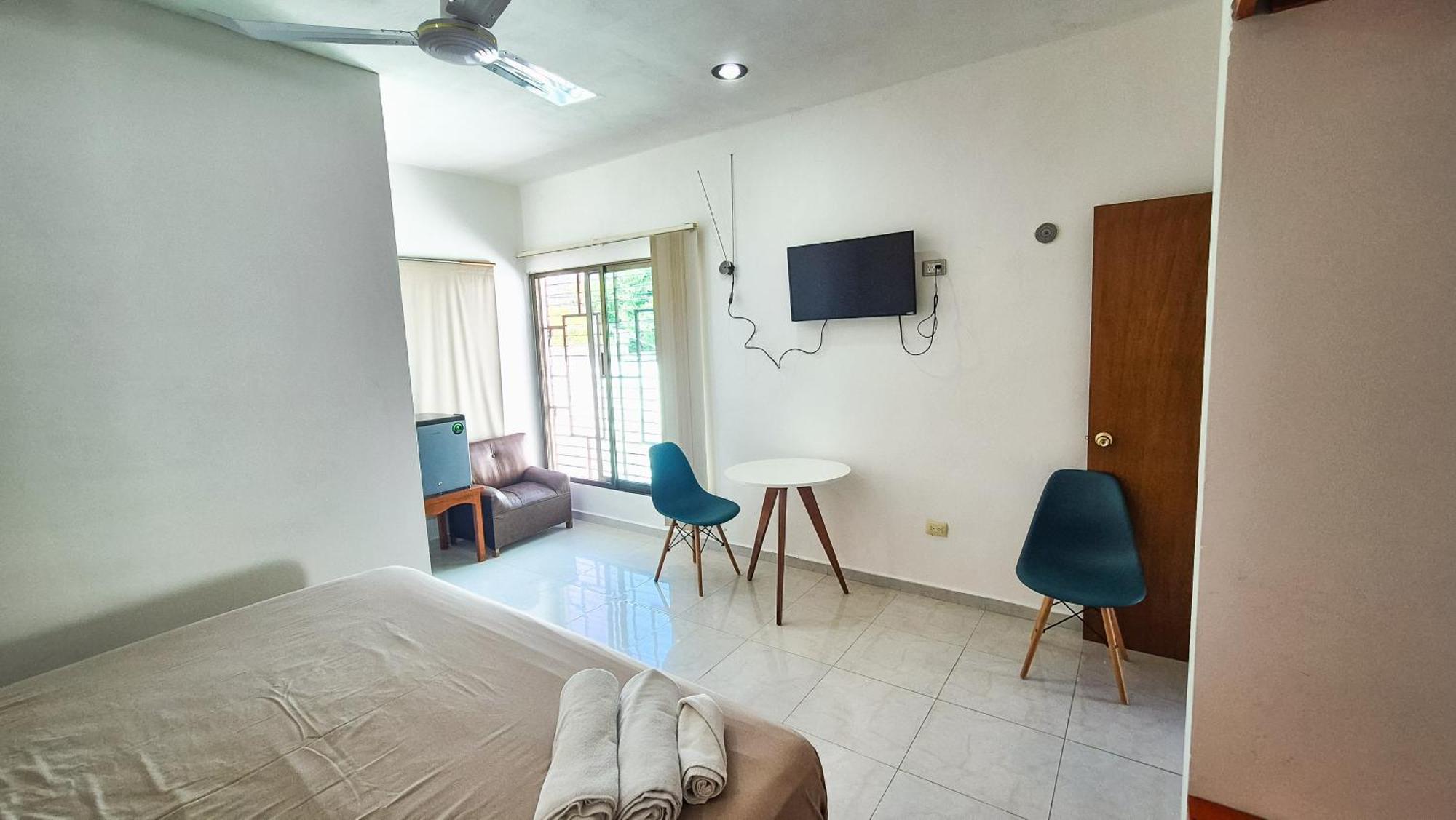 Hotel Monserrat Merida Bagian luar foto