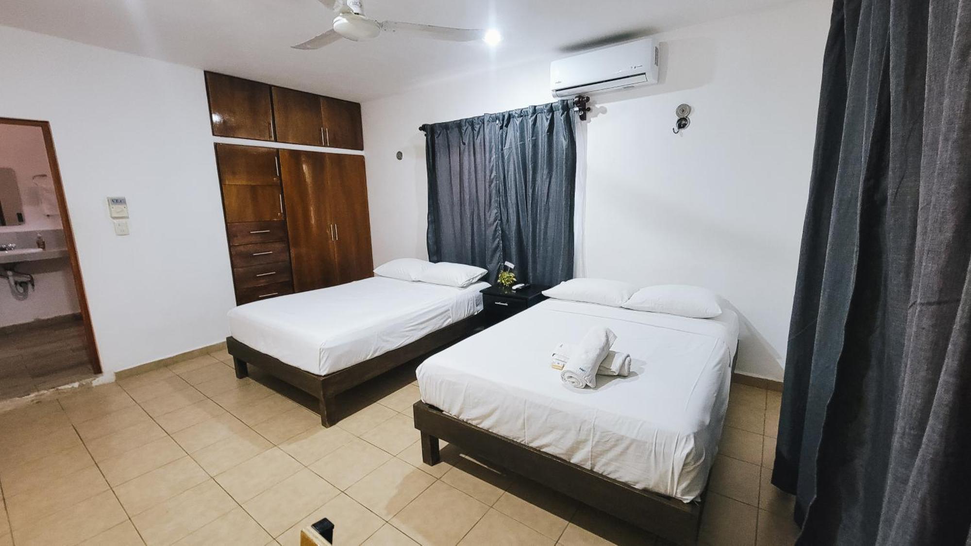 Hotel Monserrat Merida Bagian luar foto