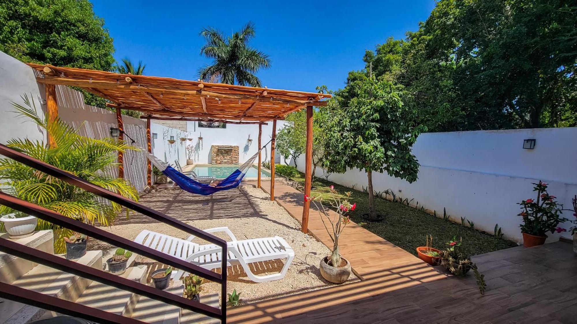 Hotel Monserrat Merida Bagian luar foto
