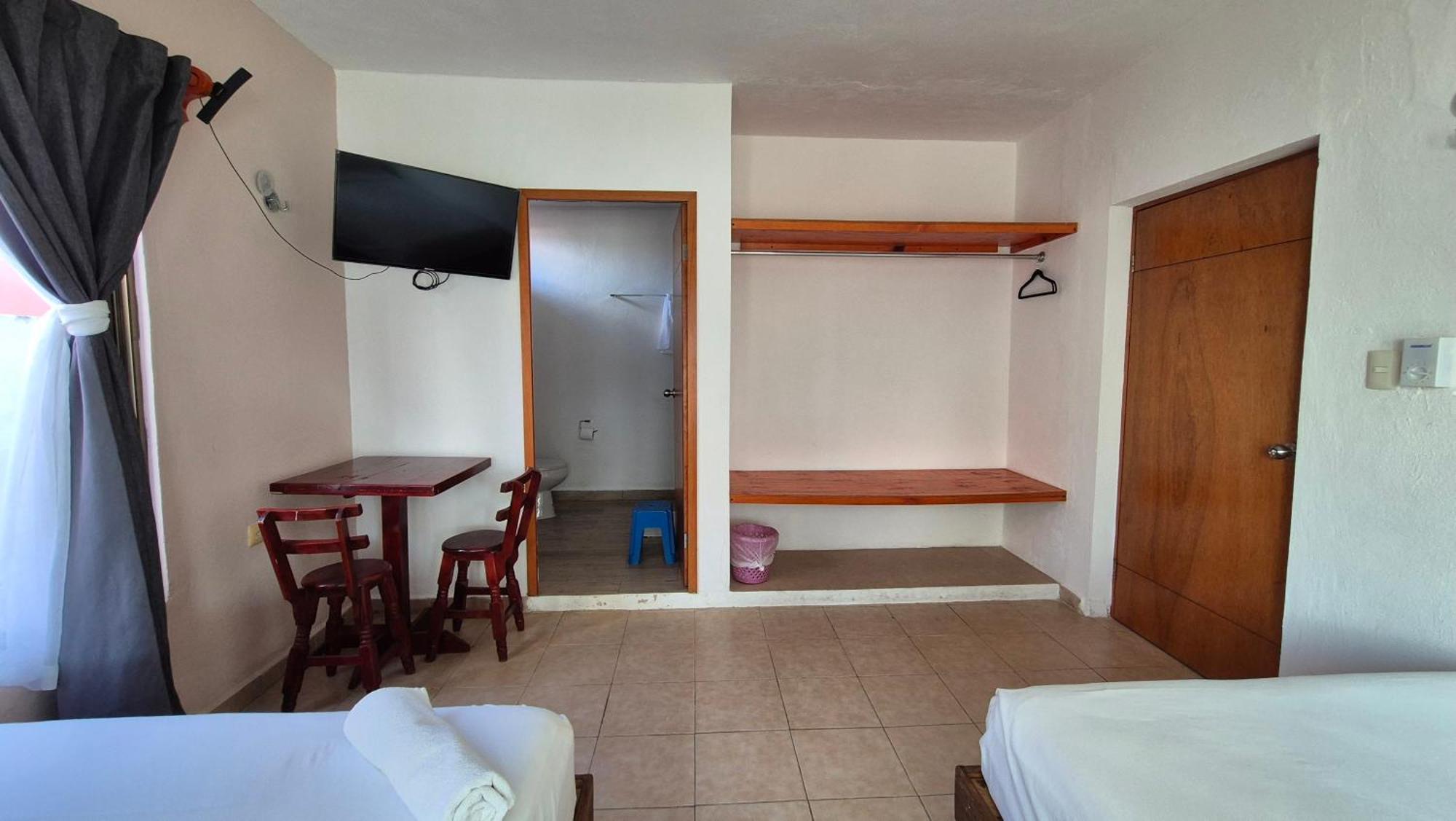 Hotel Monserrat Merida Bagian luar foto