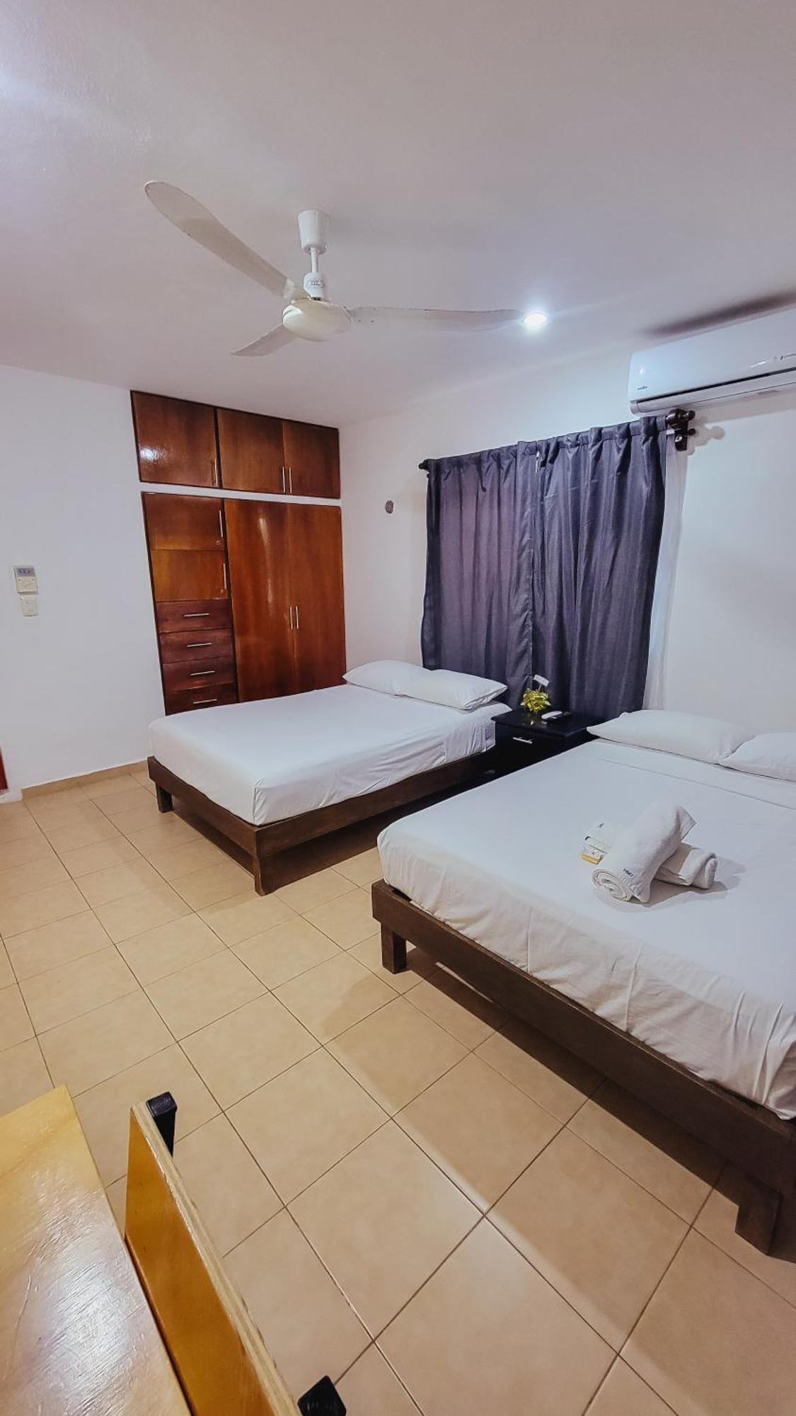 Hotel Monserrat Merida Bagian luar foto
