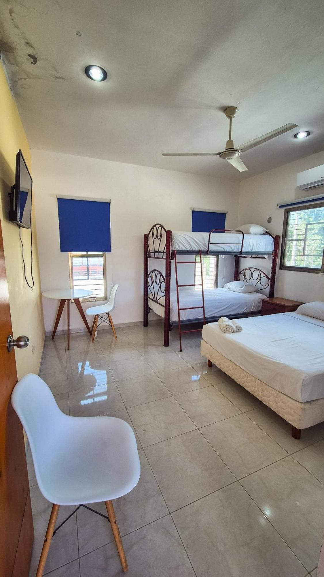 Hotel Monserrat Merida Bagian luar foto