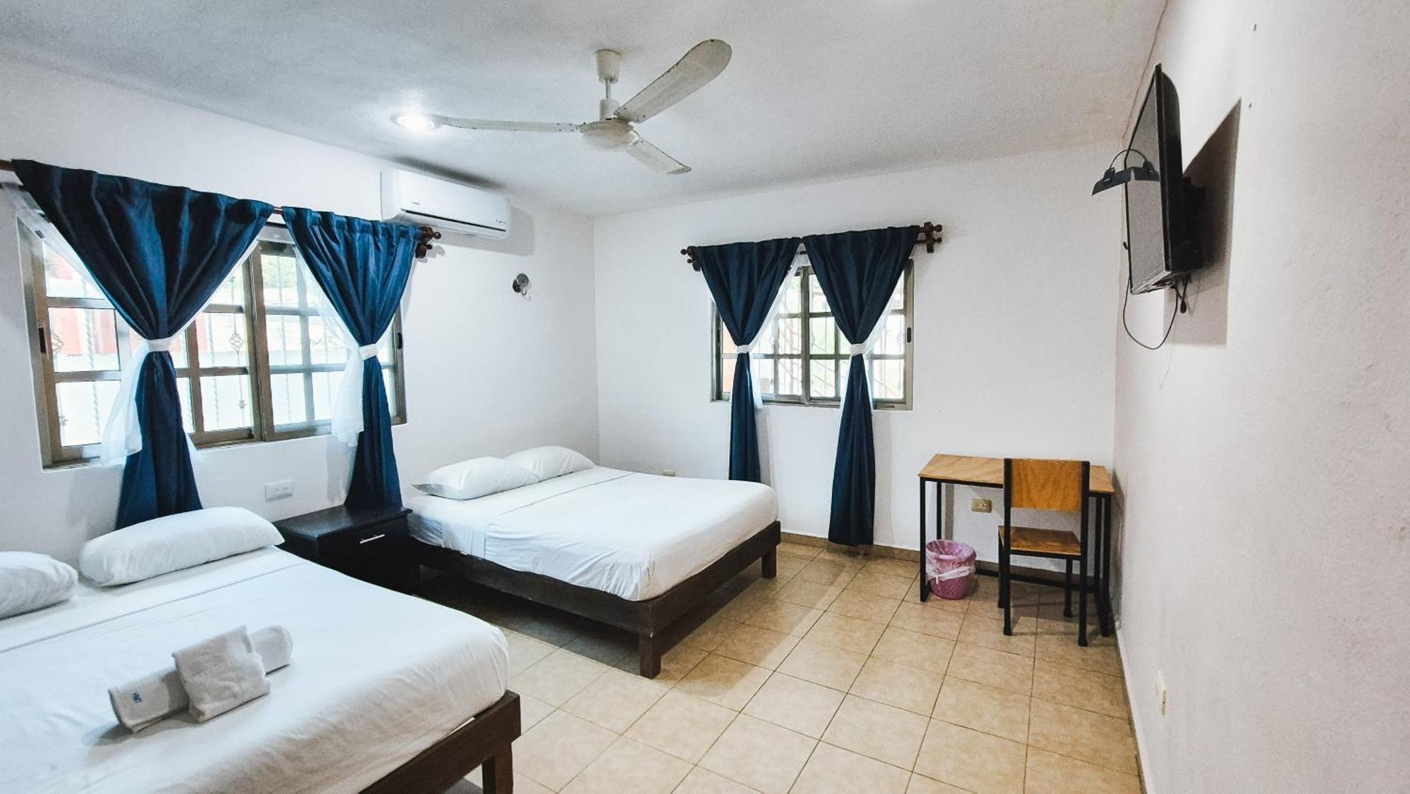 Hotel Monserrat Merida Bagian luar foto