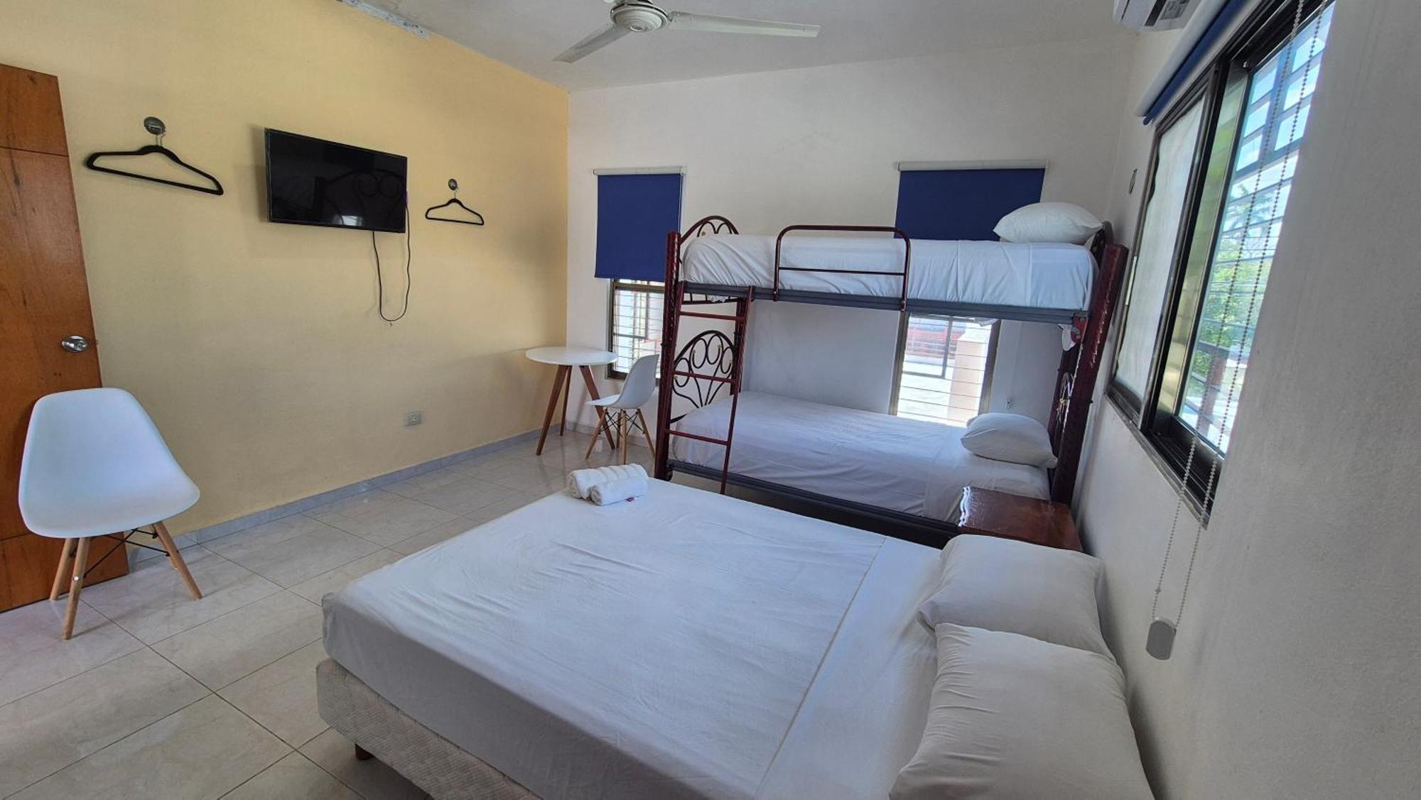 Hotel Monserrat Merida Bagian luar foto